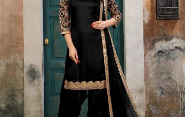 AMAZING SALWAR SUITS FOR YOUR NEXT FAMILY FUNCTION